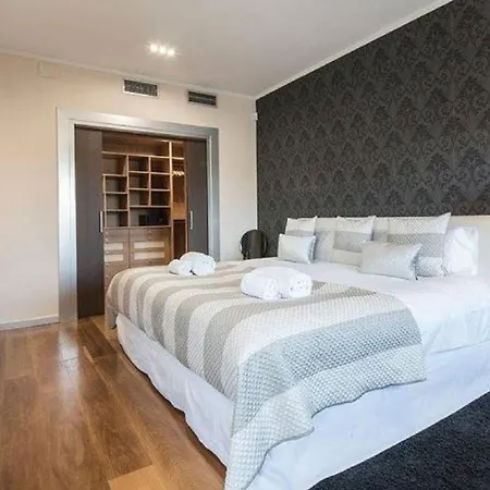 10 Persons In Luxury Apartament