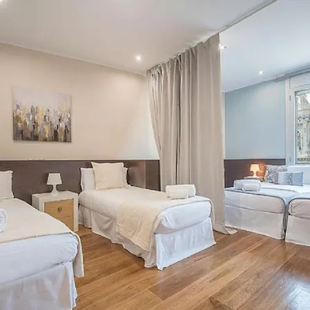10 Persons In Luxury Apartament